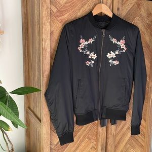 American Eagle black bomber jacket with floral embroidery 🌸 • Size S